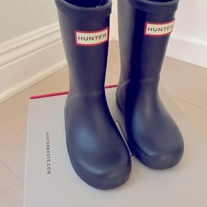 Hunter kids sz 8 mint condition. Black/ black. Super stylish